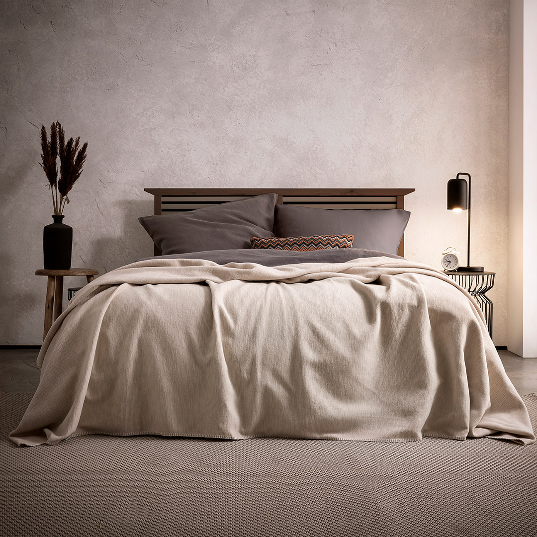 Tagesdecke "Miscela" | 140x200 cm | beige | Bio-Material | Handgefertigt | schadstoffgeprüft | Wolldecken