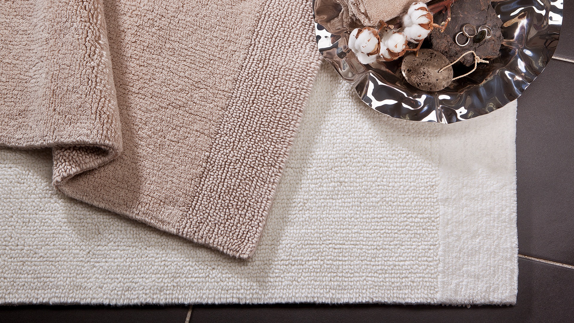 Cinco Badezimmer-Teppich aus Baumwolle in crème und natur mit abgesetztem Rand