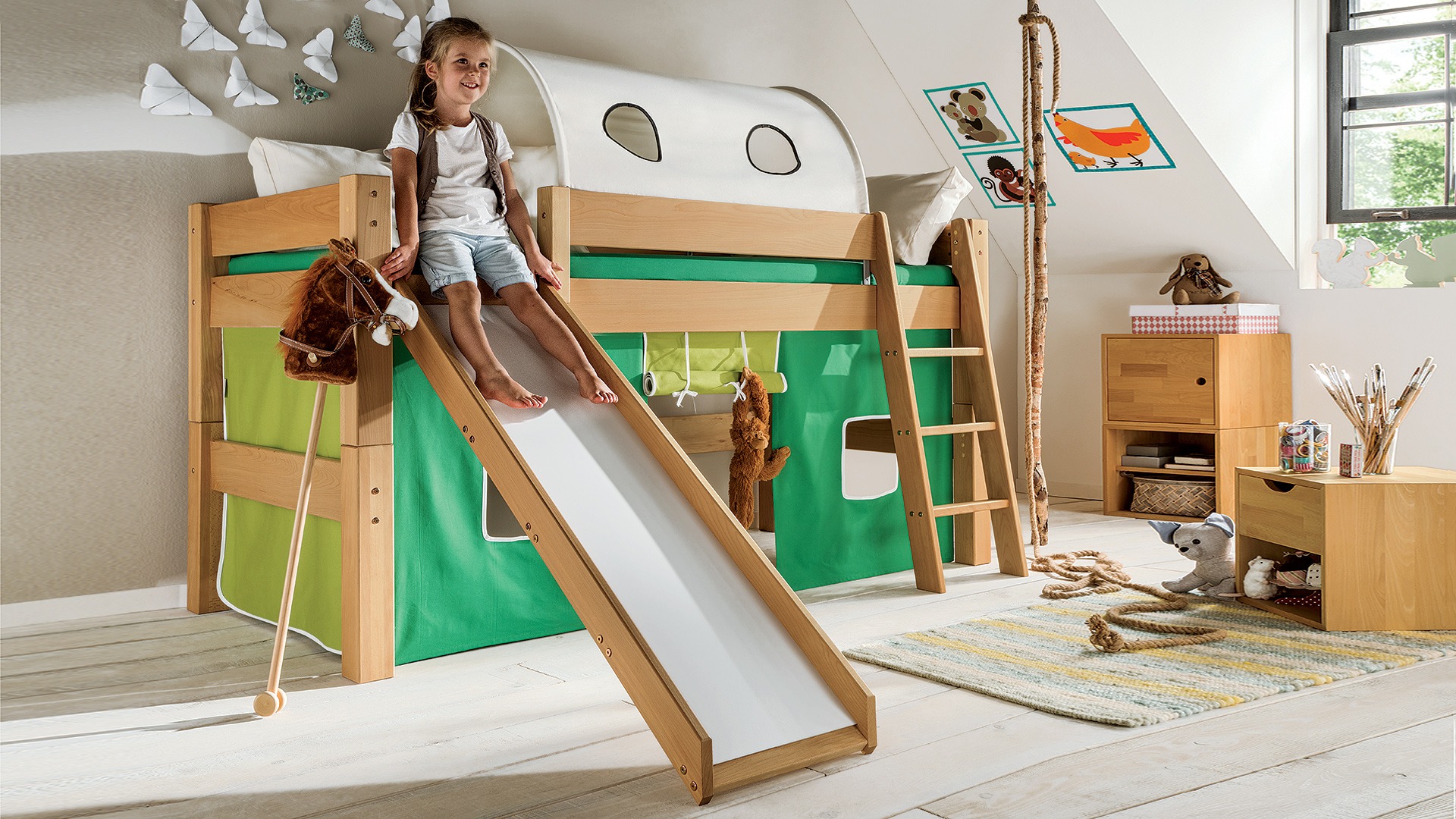 Mini-Hochbett Pico-Pino ist ein Spielparadies aus massiver Kiefer, Oberfläche hier gelaugt/geölt