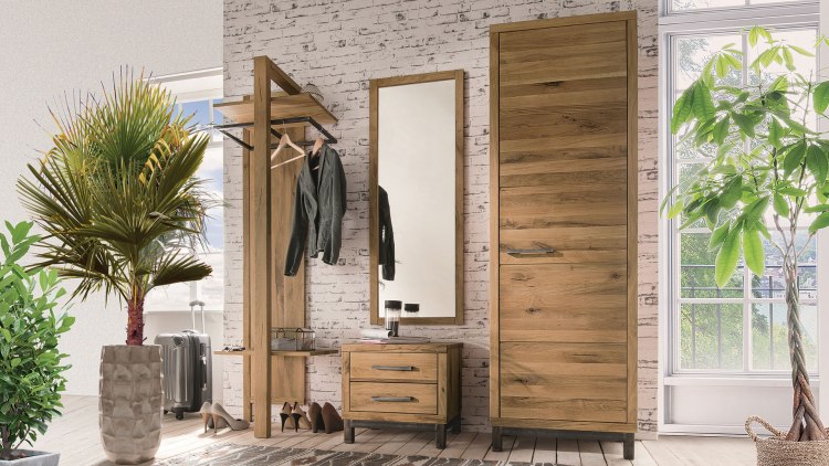 Dielenschrank im Industriestil
