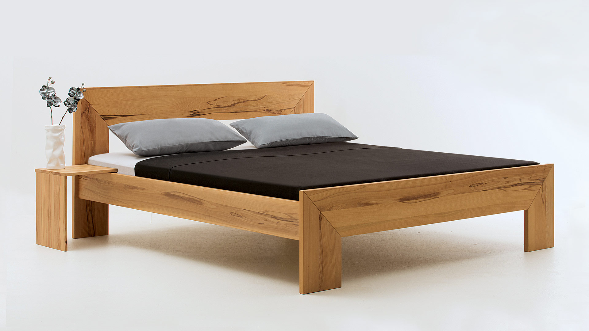 Einzelbett und Doppelbett "Sensa"