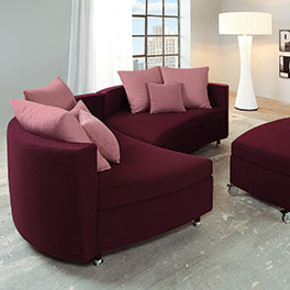 Sofa-Elemente und Hocker Madeira in Stoffart Tango, Farbe brombeer, Kissen in pastellviolett Sofa-Elemente und Hocker Madeira in Stoffart Tango, Farbe brombeer, Kissen in pastellviolett