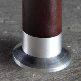 Edle Säulenfüße aus Buchenholz mit Aluminium-Abschluss Säulenfüße aus Buche mit Aluminium-Abschluss