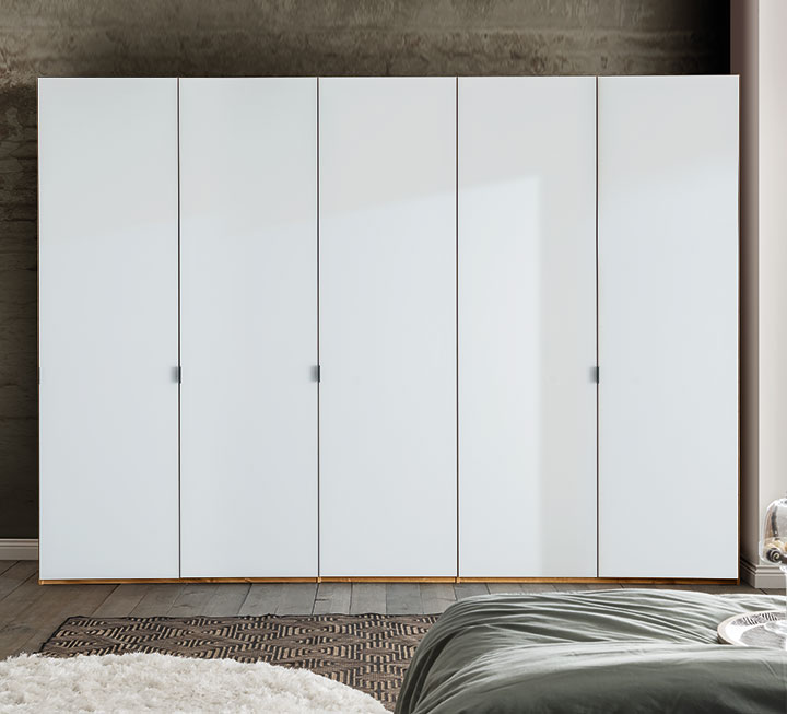 Kleiderschrank individuell zusammengestellt mit Weißglastüren Kleiderschrank individuell zusammengestellt mit Weißglastüren