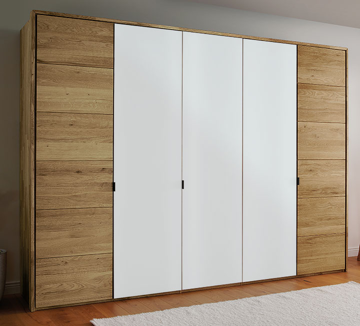 Moderner Kleiderschrank mit Weißglas-Türen Moderner Kleiderschrank mit Weißglas-Türen