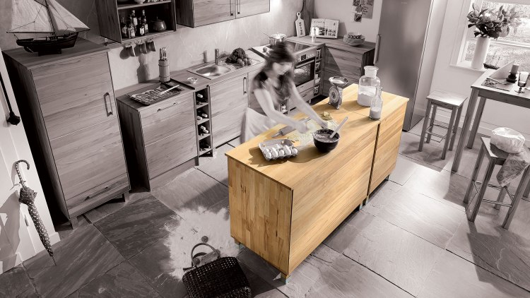 Kombinationsbeispiel für Massivholz-Modulküche Culinara, hier mit Kücheninseln in 2 Breiten