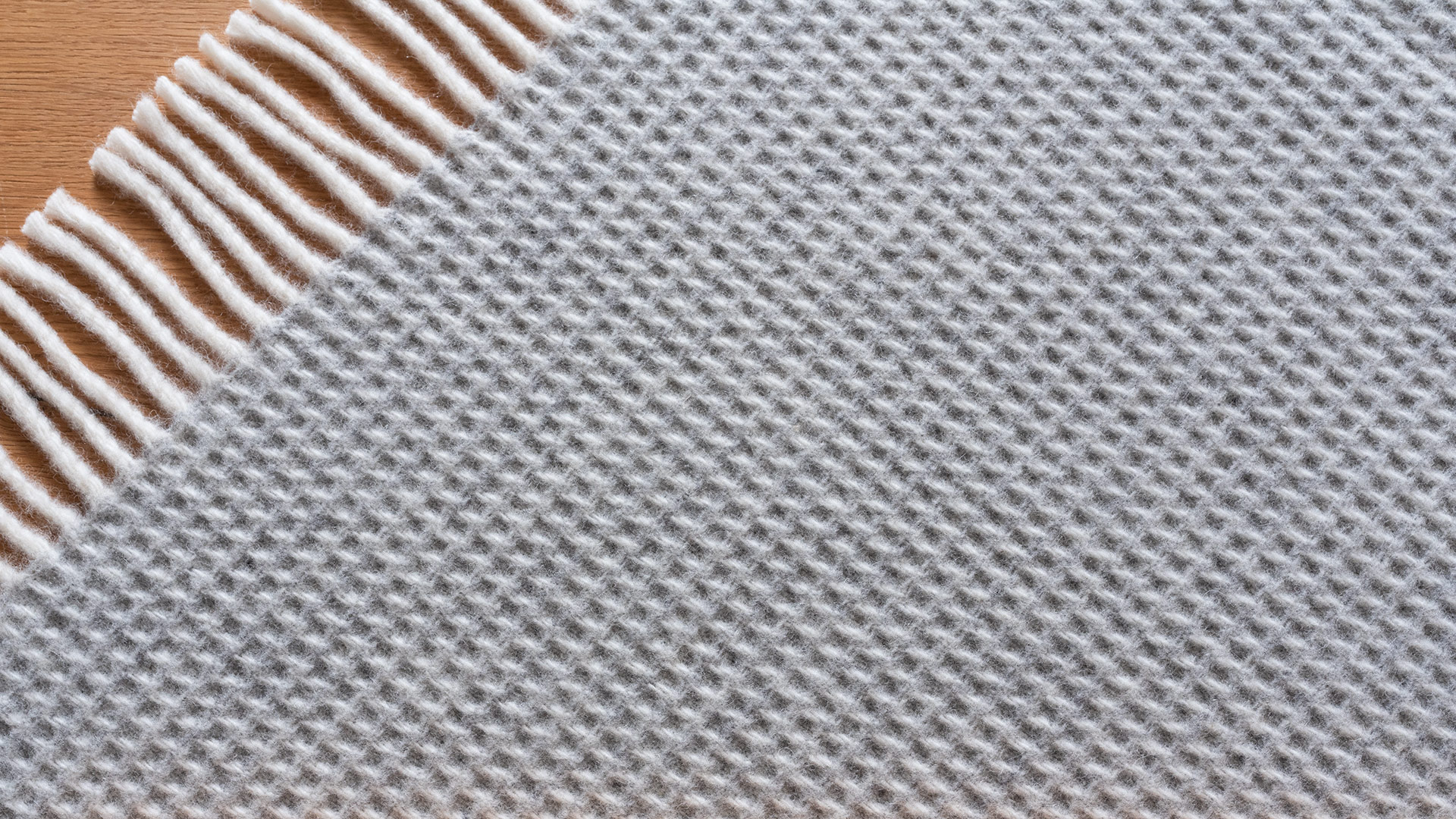 Inario - Flauschige Decke aus Merinoschafwolle