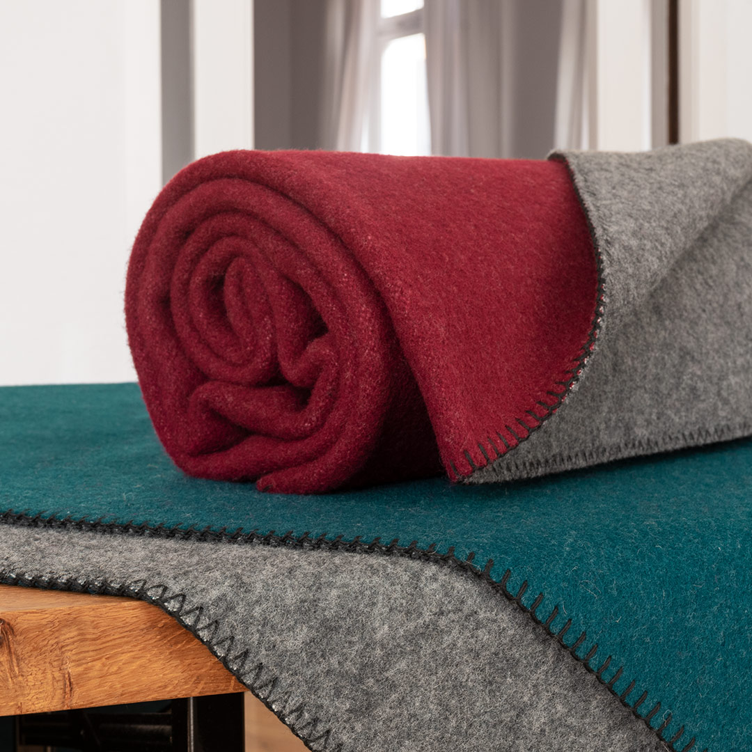 Schafschurwoll-Naturhaardecke "Multa" | 100x150 cm | rot/grau | Bio-Material | Handgefertigt | schadstoffgeprüft | Wolldecken