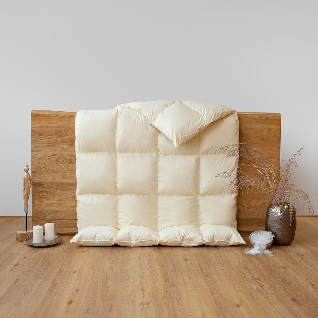 Daunen-Ganzjahres-Bettdecke "Ansara" | 135x200 cm | vegan | Bio-Material | Handgefertigt | schadstoffgeprüft | Bettdecken